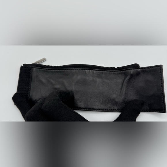 Gucci Black Leather Bracelet with Pouch | Very Good Condition - Picture 7 of 11